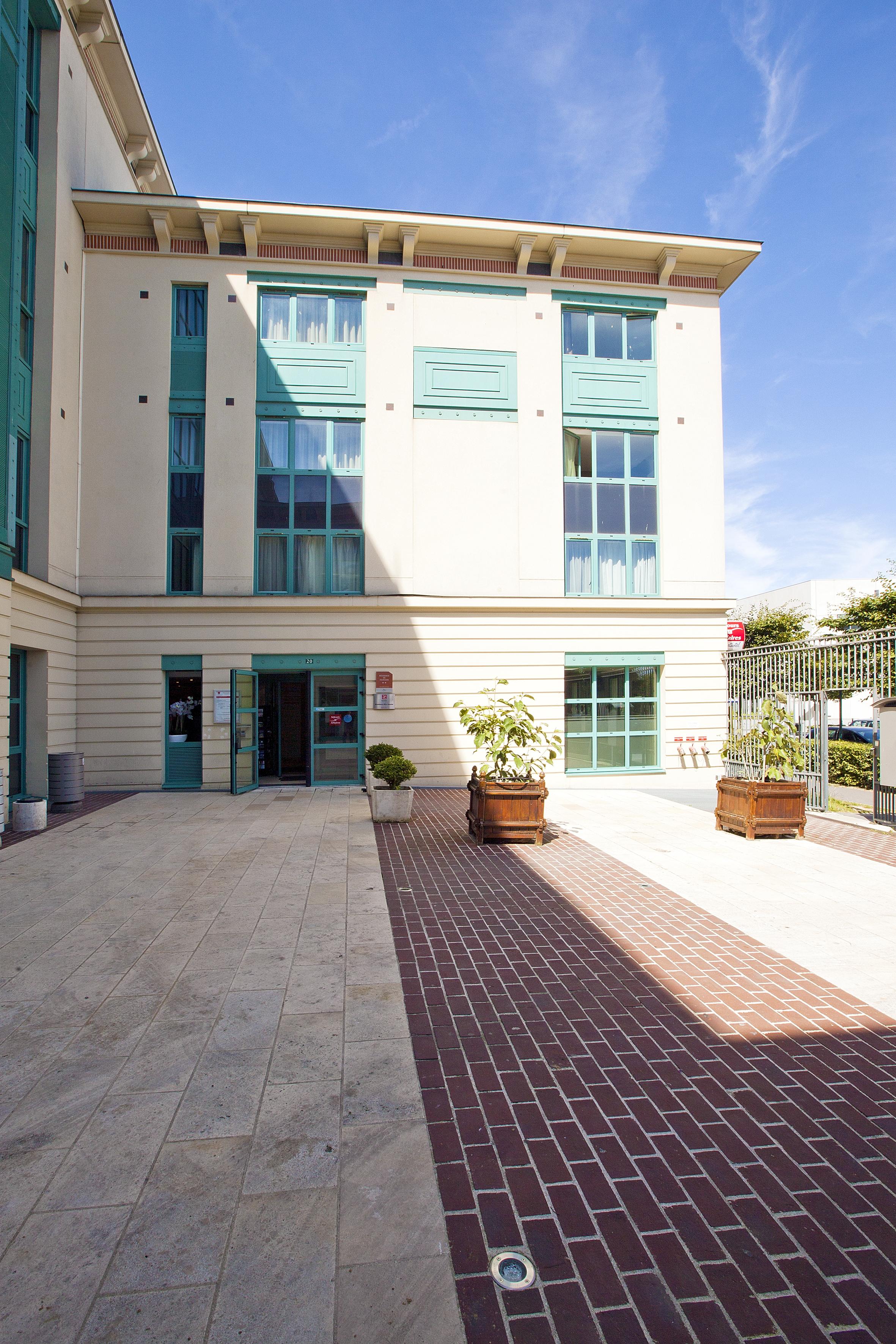Sejours & Affaires Serris Rive Gauche 3*